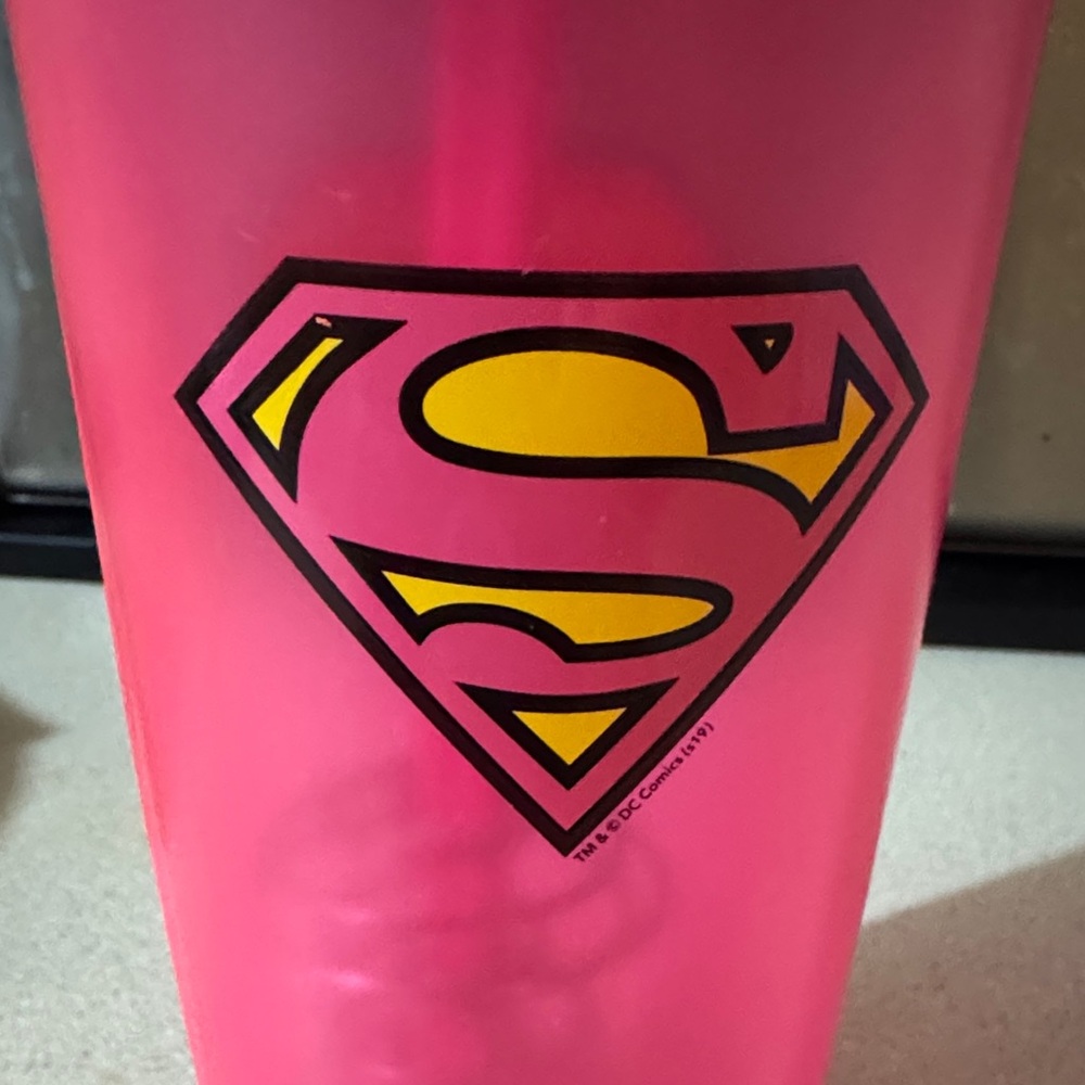 Supergirl Performa Perfect Shaker Sports Bottle - Picture 4 of 9
